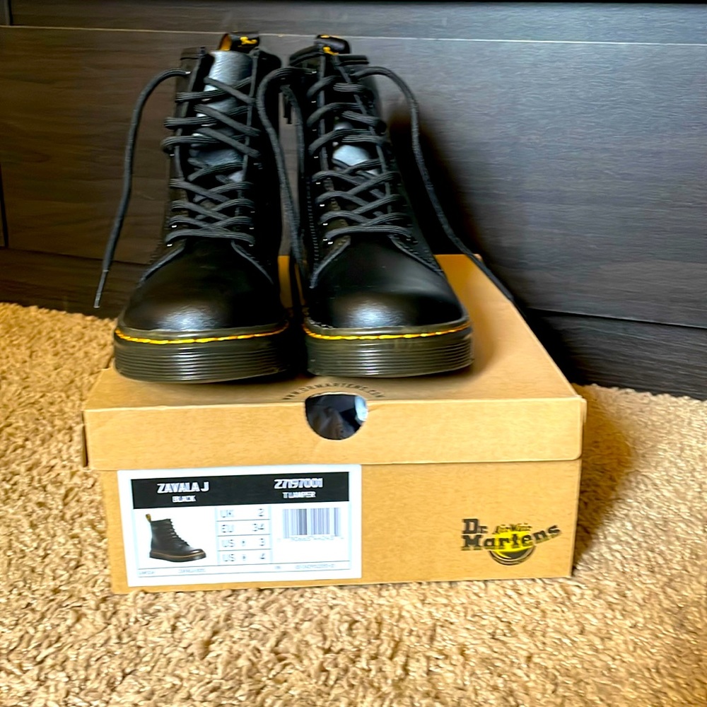 Kids Dr Martens Zavala J Black #27197001 US size 3 BRAND NEW IN BOX